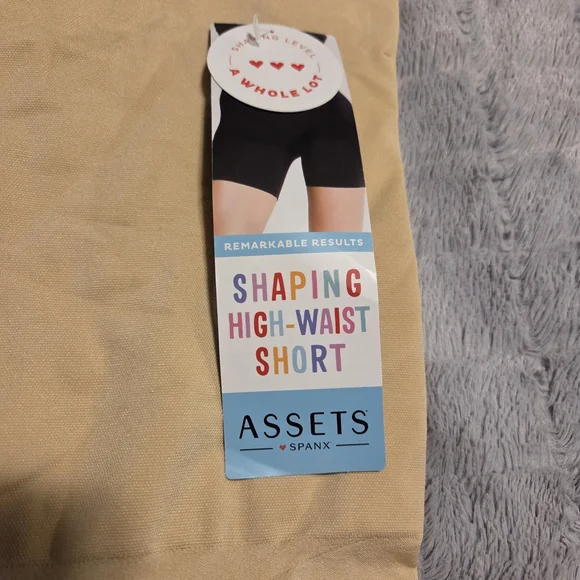 ✨️SPANX Assets Shaping High-Waist Shorts in Tan✨️ - Picture 2 of 4
